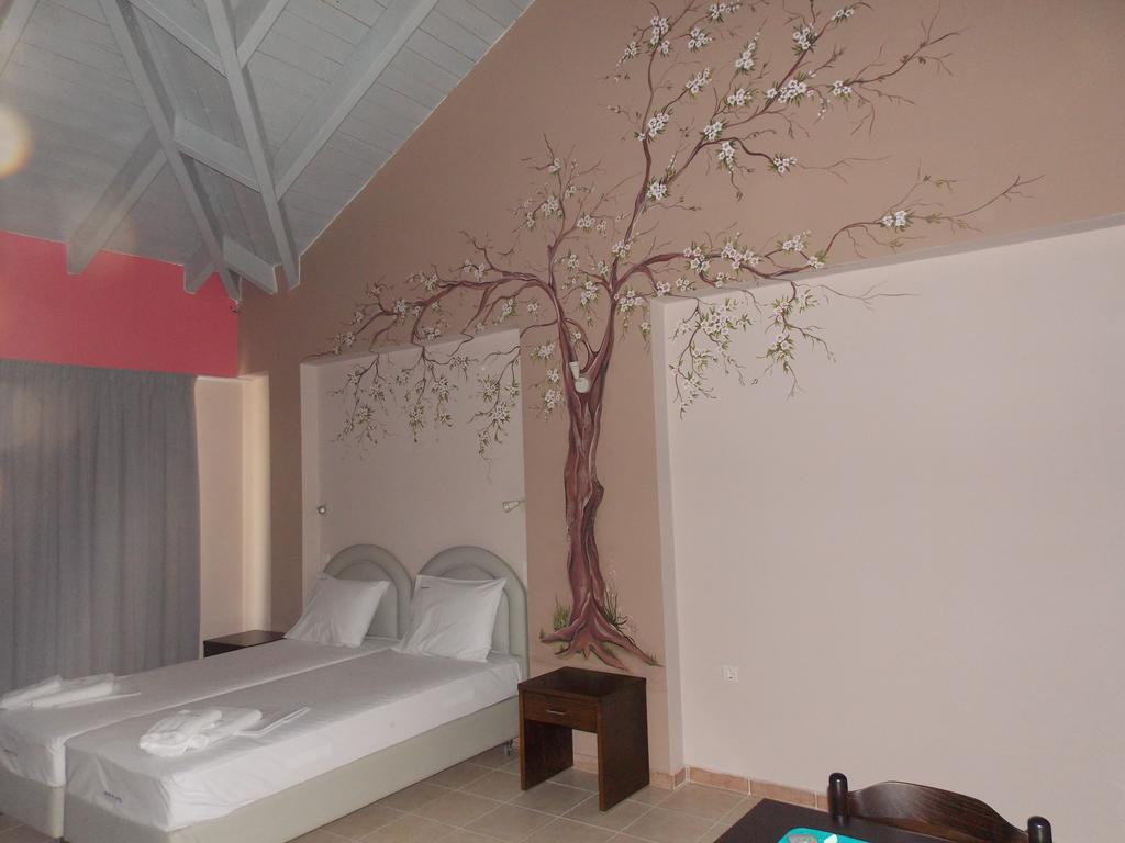 Hotel Theasis Paralia Sergoulas Habitación foto